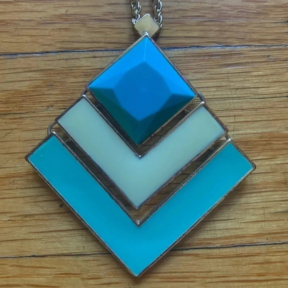 Kensie Chevron‎ Necklace - Picture 3 of 7